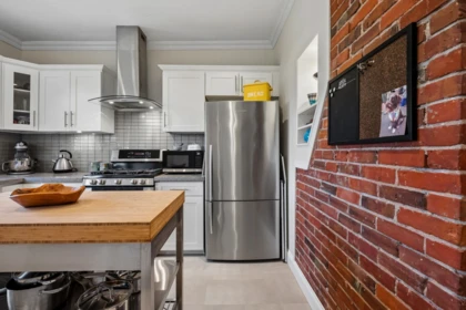 Kitchen Island Photo of 2323 Graveley Street, Vancouver, BC