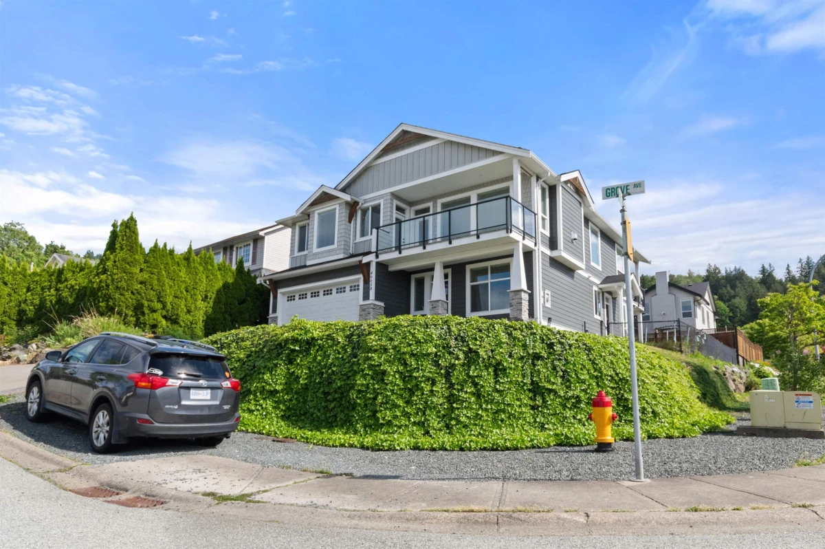 Living Room Photo of 46658 Grove Avenue, Chilliwack, BC