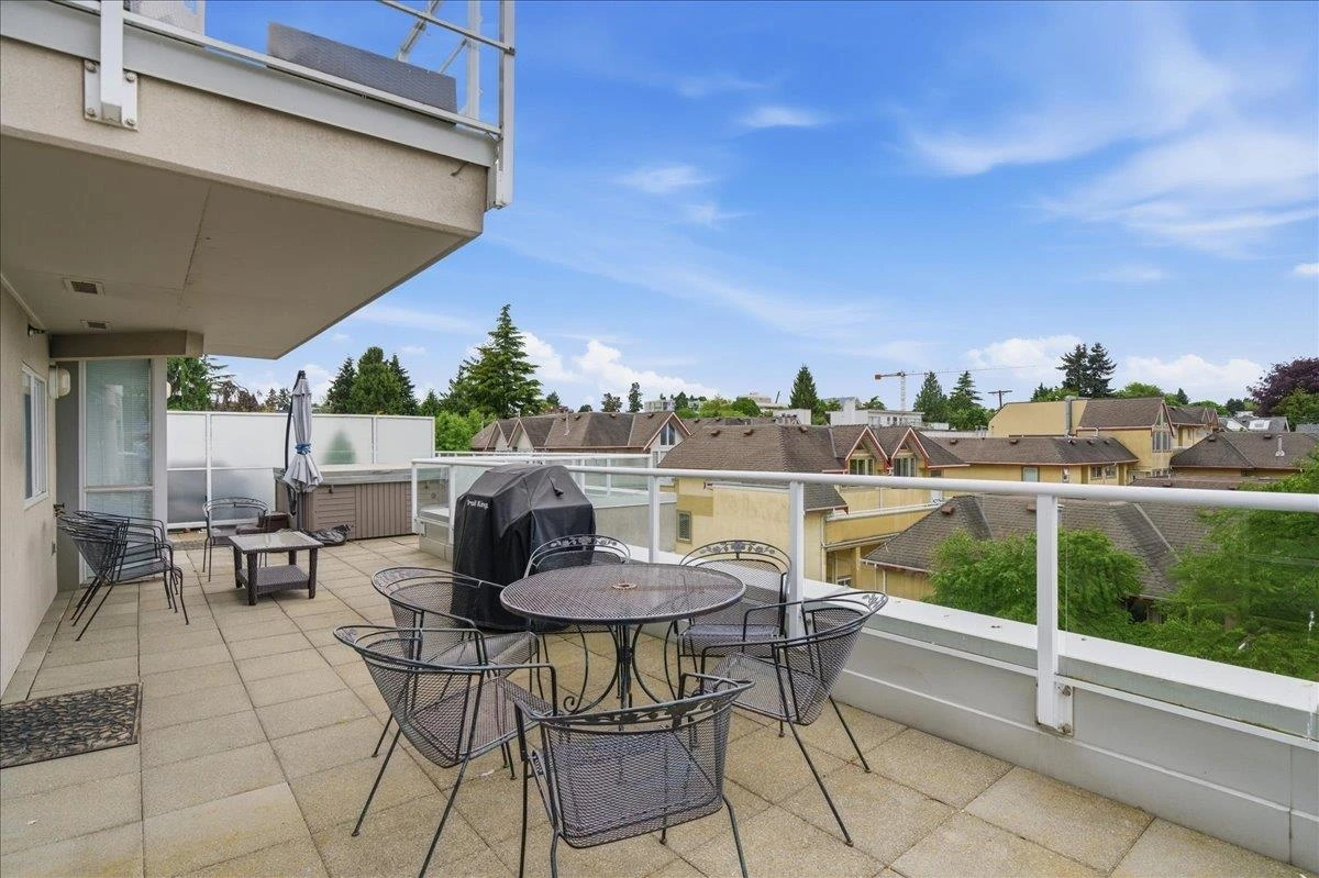 Family Room Photo of 602 1818 W 6th Avenue, Vancouver, BC