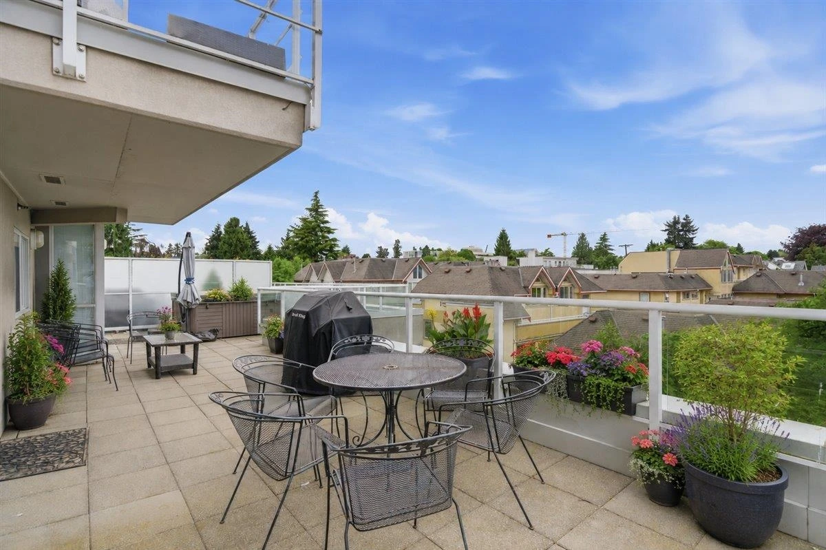 Living Room Photo of 602 1818 W 6th Avenue, Vancouver, BC