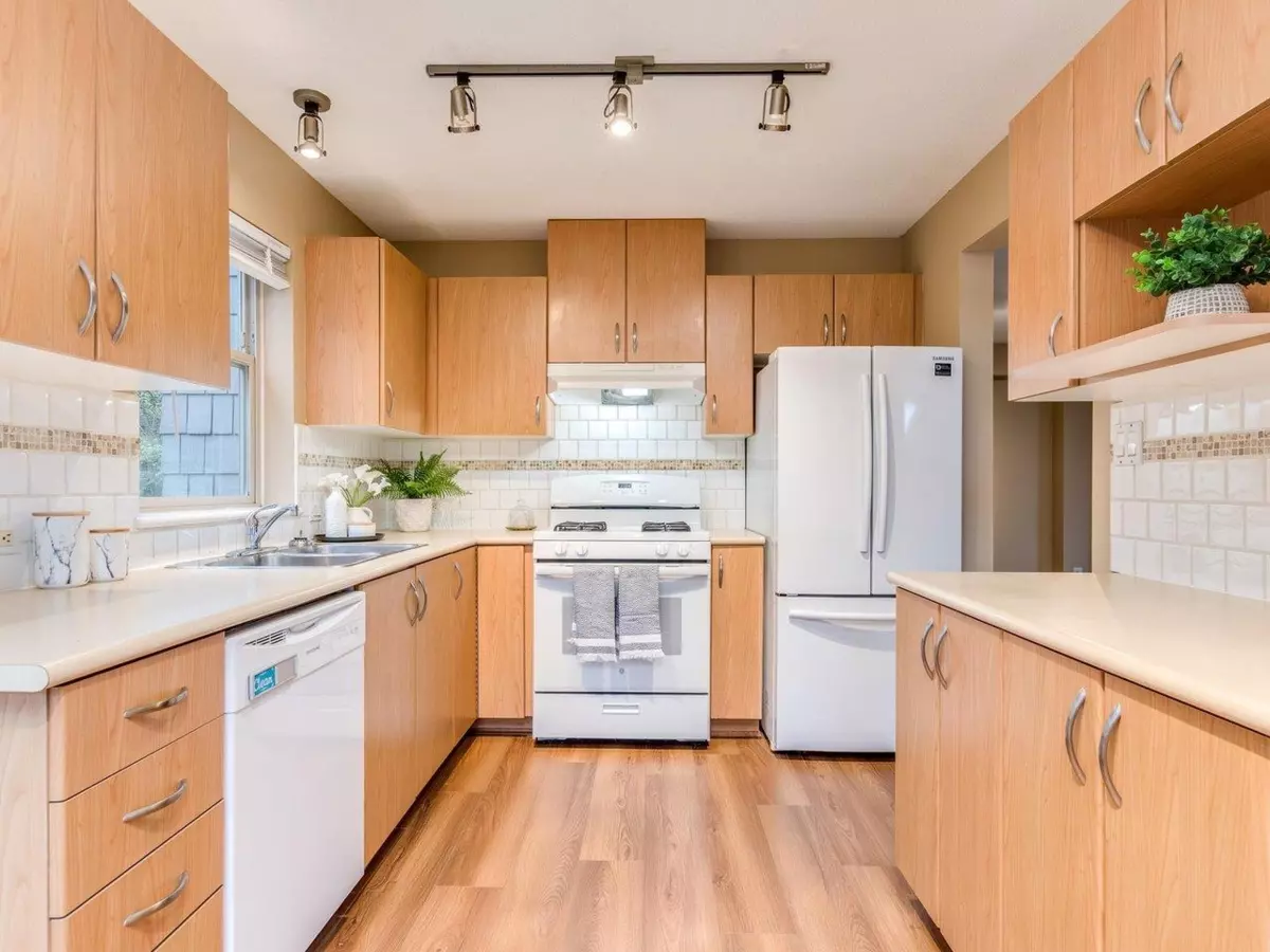 Dining Area Photo of 304 2988 Silver Springs Boulevard, Coquitlam, BC