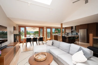 Breakfast Nook Photo of 1185 Cloverley Street, North Vancouver, BC