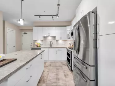109 14588 Mcdougall Drive, White Rock, BC, White Rock — Apartment/Condo for sale