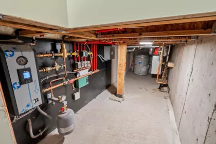 Walk-In Closet Photo of 1 2091 E 20th Avenue, Vancouver, BC