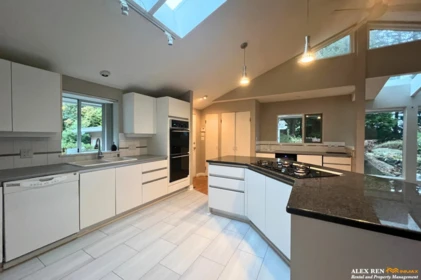 Kitchen Island Photo of 4408 Woodpark Road, West Vancouver, BC