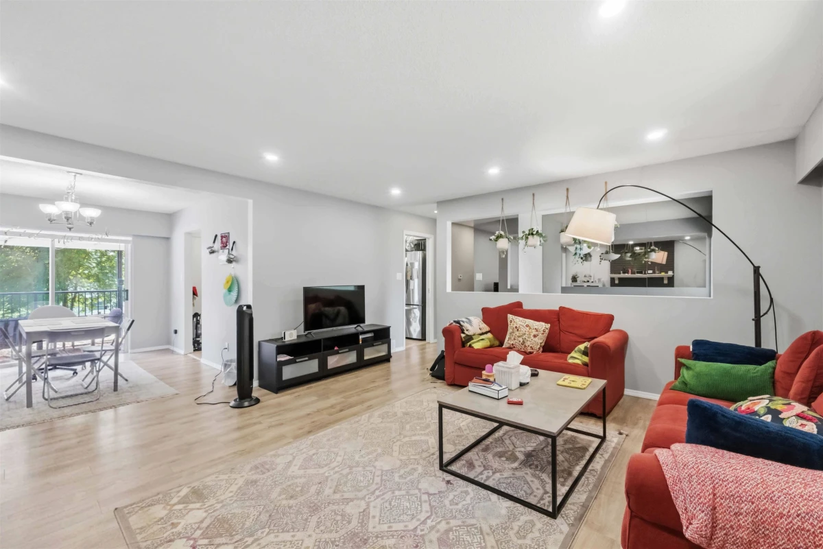 Living Room Photo of 19536 118b Avenue, Pitt Meadows, BC