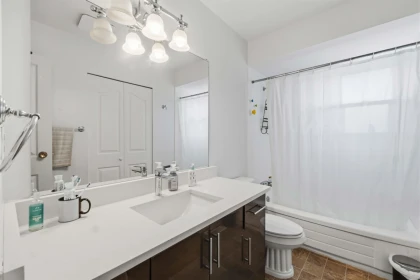 Primary Bathroom Photo of 19536 118b Avenue, Pitt Meadows, BC