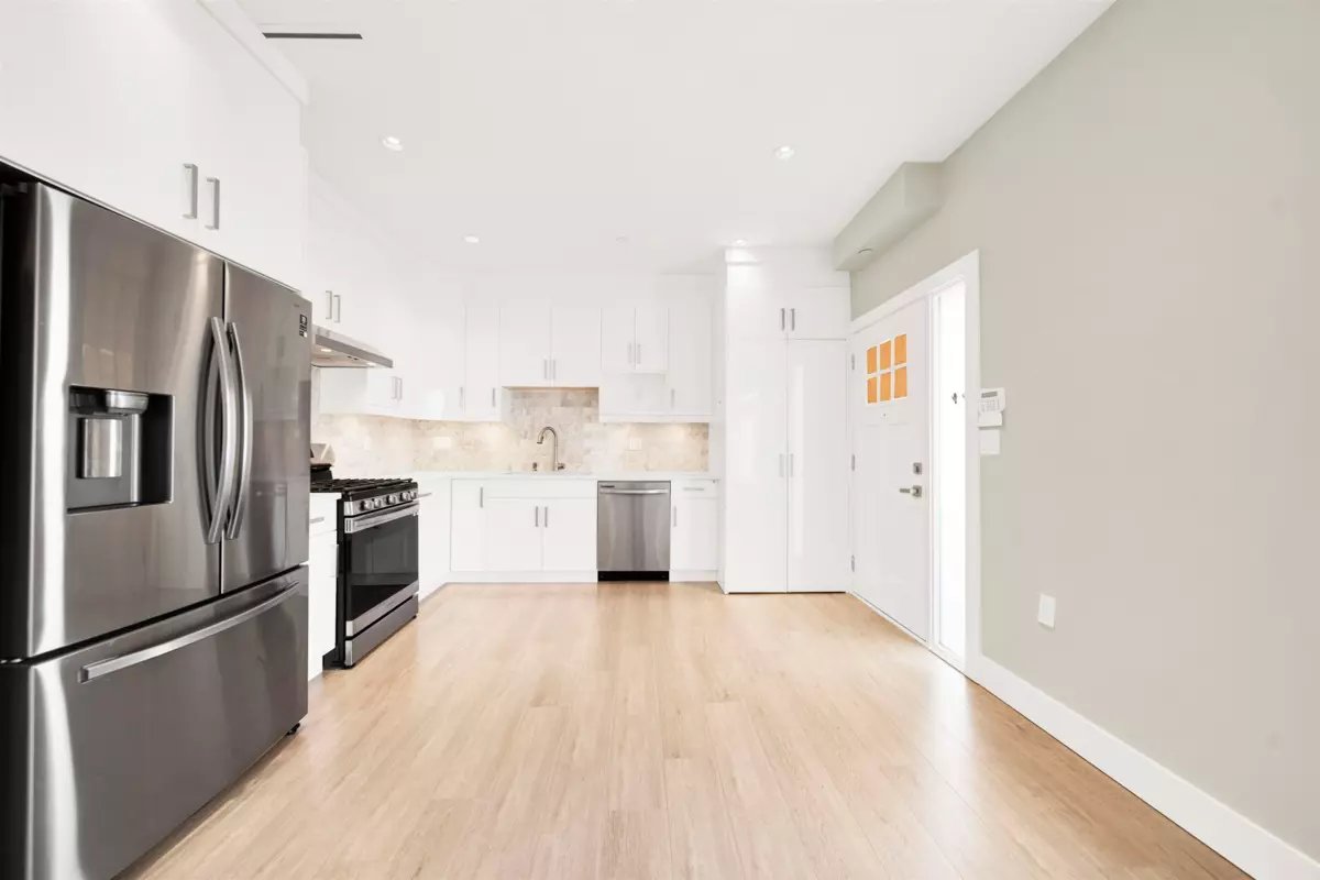 Family Room Photo of 3128 Kings Avenue, Vancouver, BC