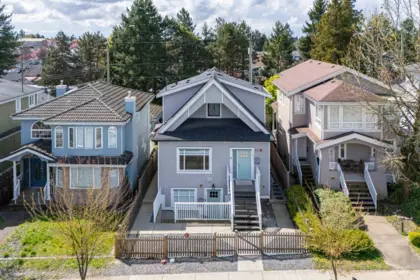 Mudroom Photo of 3128 Kings Avenue, Vancouver, BC