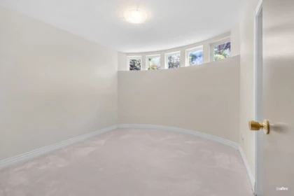 Hot Tub / Spa Photo of 1463 W 57th Avenue, Vancouver, BC