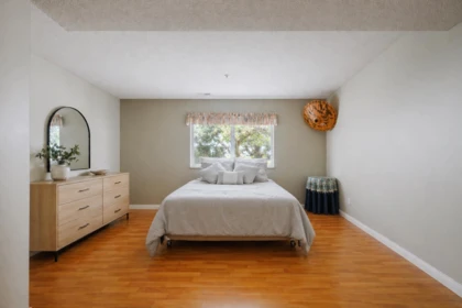 Hallway Photo of 1119 Clerihue Road, Port Coquitlam, BC