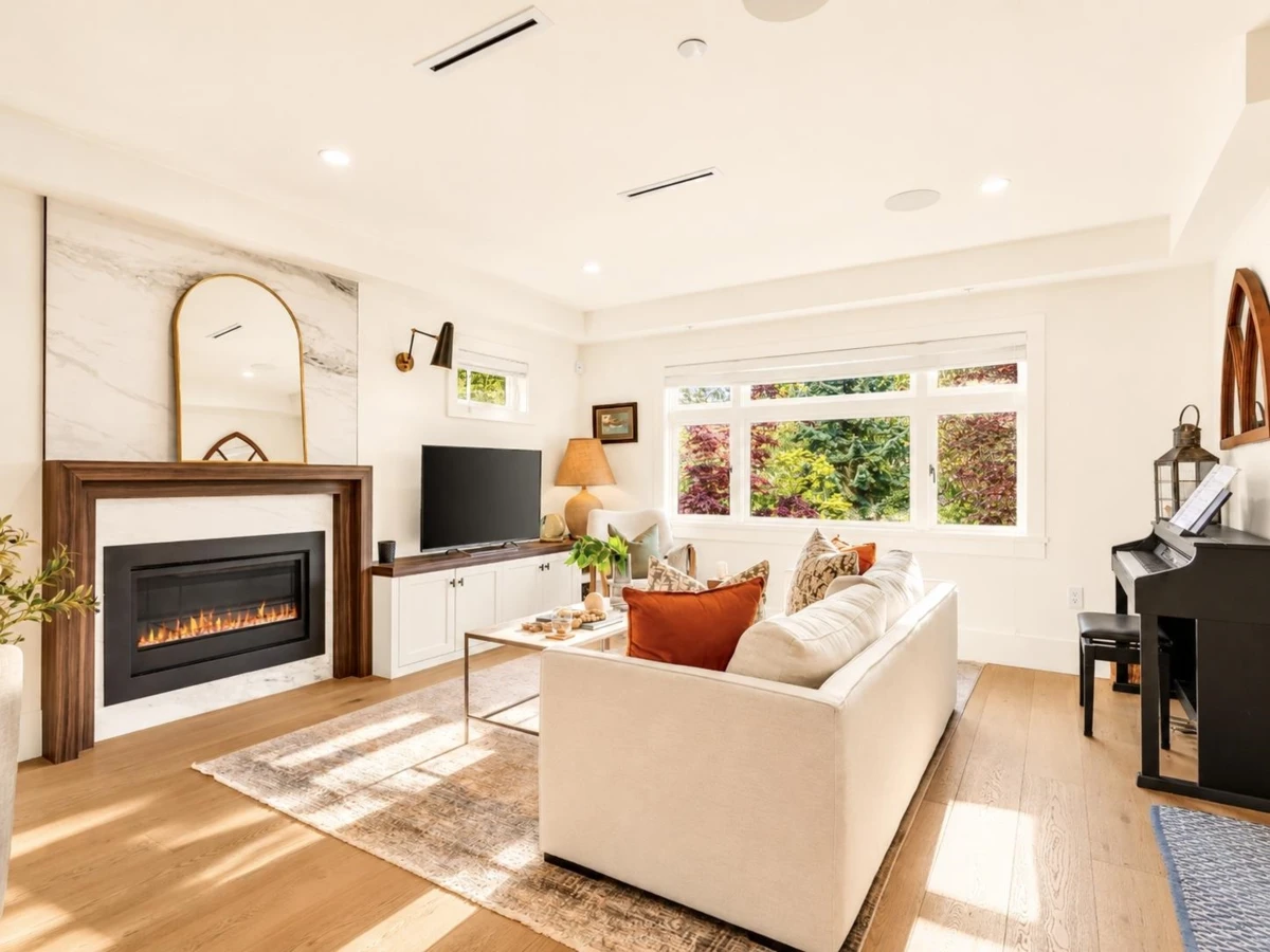 Dining Area Photo of 3022 W King Edward Avenue, Vancouver, BC