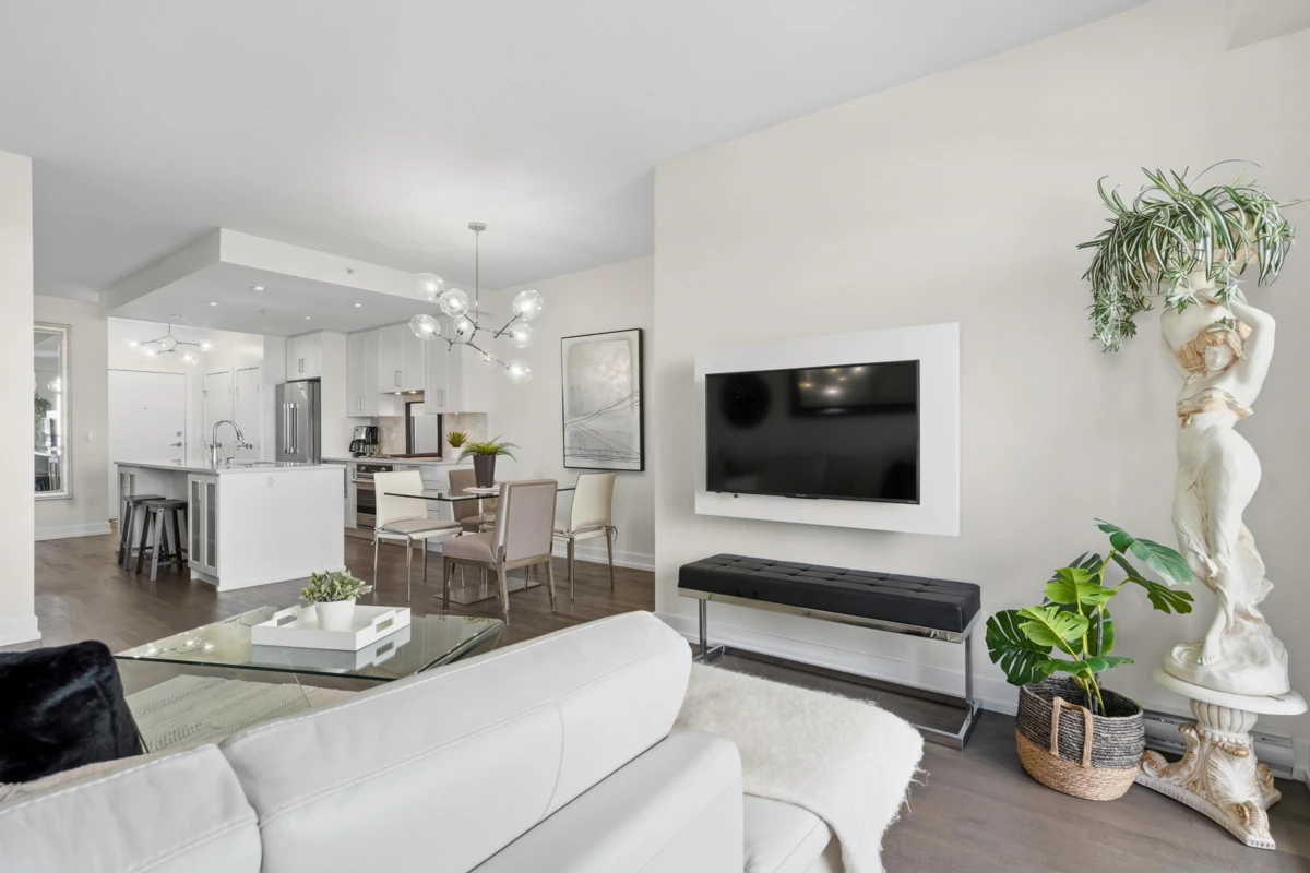 Dining Area Photo of 310 1420 Johnston Road, White Rock, BC