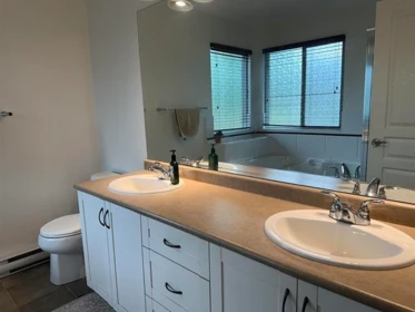 Primary Bathroom Photo of 20850 84a Avenue, Langley, BC