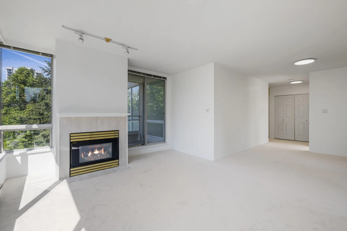 Dining Area Photo of 402 9603 Manchester Drive, Burnaby, BC