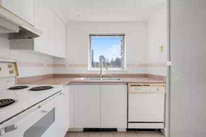 Powder Room Photo of 402 9603 Manchester Drive, Burnaby, BC