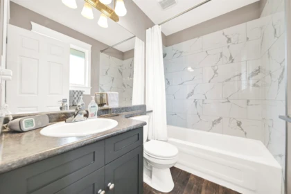 Entry Foyer Photo of 122 3080 Townline Road, Abbotsford, BC