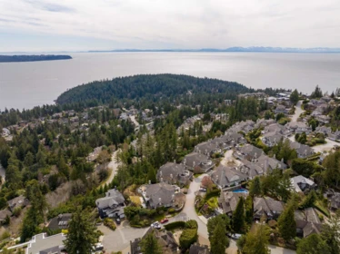 Garden / Landscaping Photo of 9 5110 Alderfeild Place, West Vancouver, BC