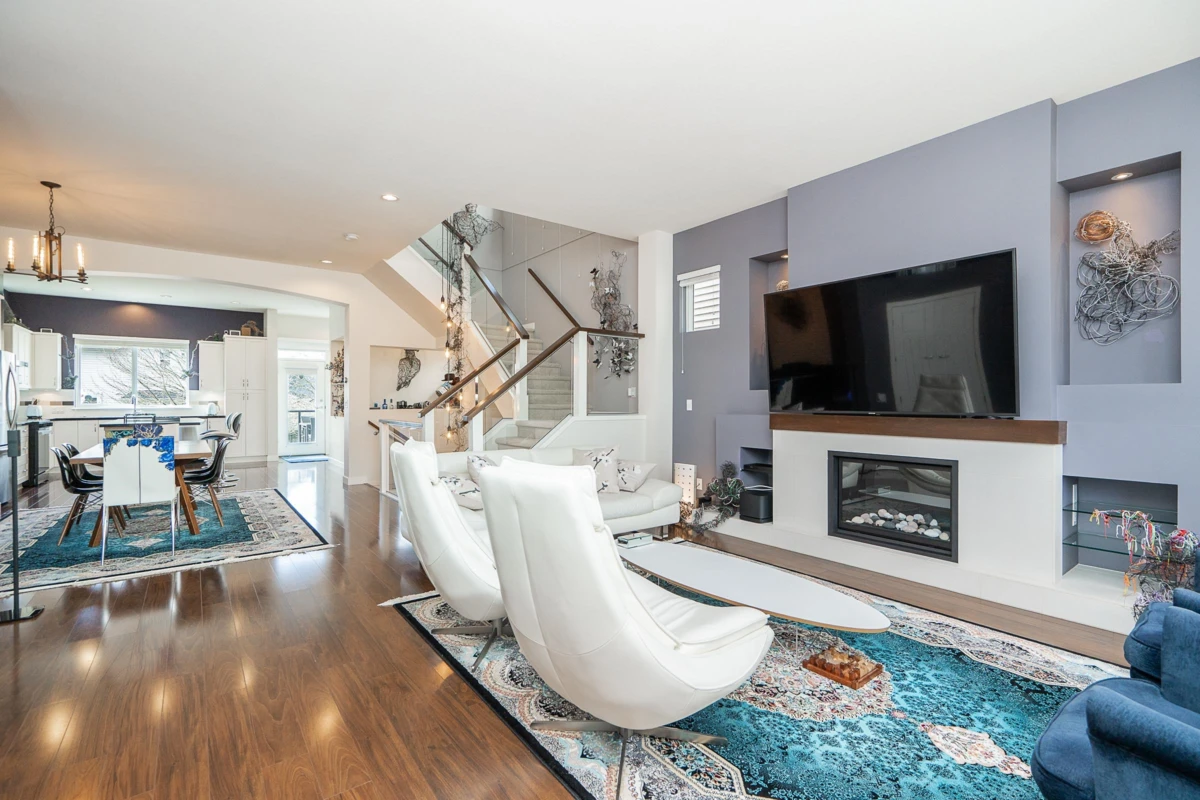 Living Room Photo of 1420 COAST MERIDIAN ROAD, Coquitlam BC V3E 0H5