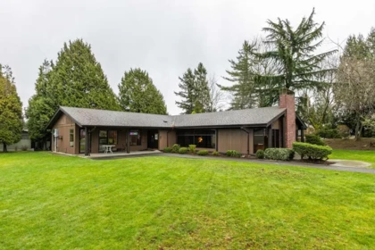 Entry Foyer Photo of 47 15875 20th Avenue, Surrey, BC