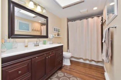 Primary Bathroom Photo of 47 15875 20th Avenue, Surrey, BC