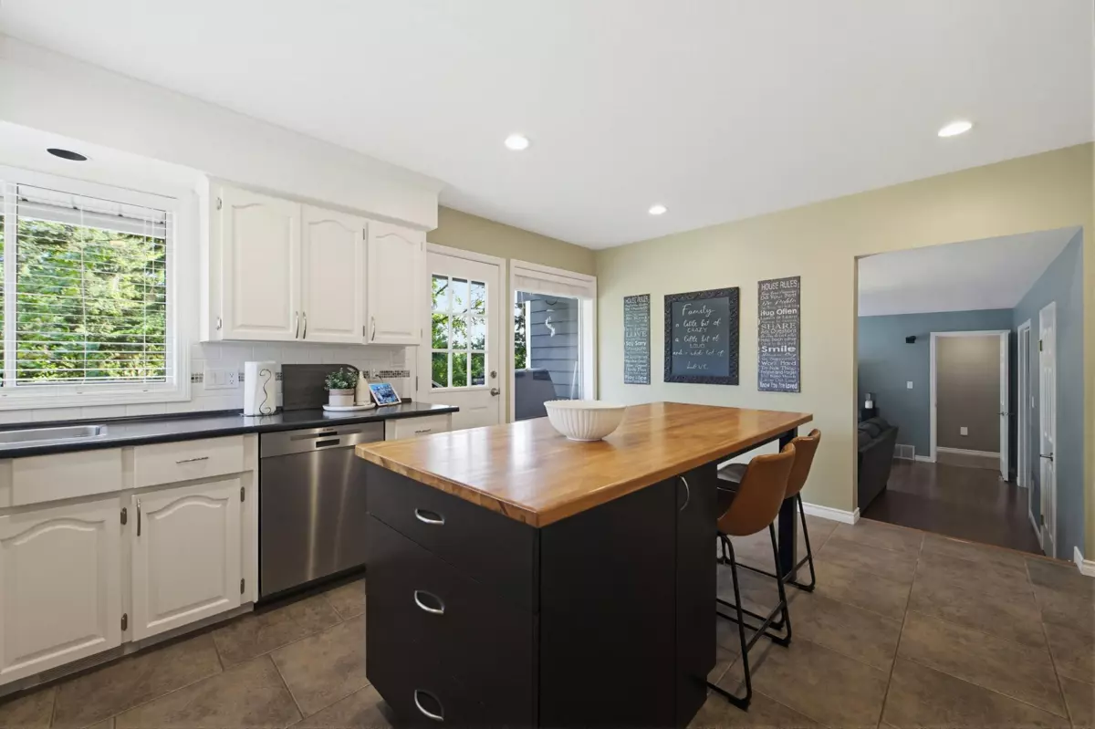 Dining Area Photo of 2322 Hampshire Place, Abbotsford, BC