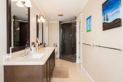 Guest Bathroom Photo of 1479 Mathers Avenue, West Vancouver, BC