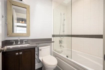 Hallway Photo of 1479 Mathers Avenue, West Vancouver, BC