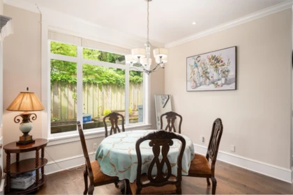Kitchen Island Photo of 1479 Mathers Avenue, West Vancouver, BC