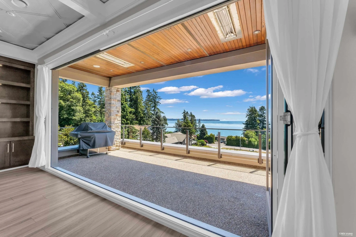 Dining Area Photo of 13372 Marine Drive, Surrey, BC