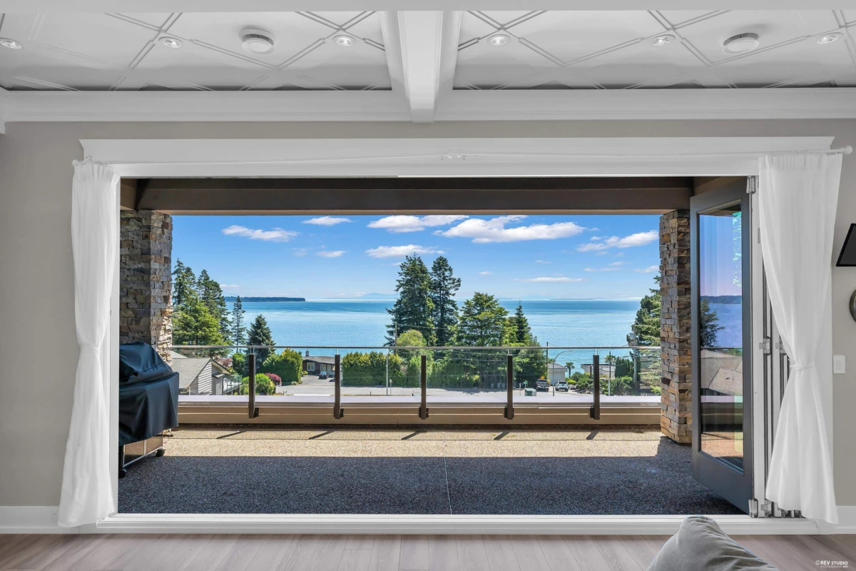 Family Room Photo of 13372 Marine Drive, Surrey, BC