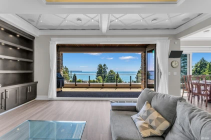 Breakfast Nook Photo of 13372 Marine Drive, Surrey, BC