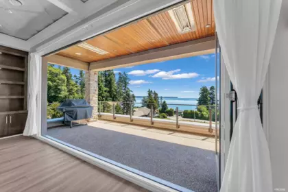 13372 Marine Drive, Surrey, BC, Surrey — Single Family Residence for sale