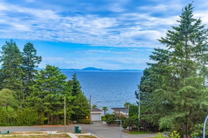 Primary Bedroom Photo of 13372 Marine Drive, Surrey, BC