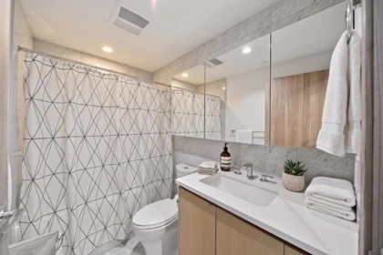 Primary Bathroom Photo of 2001 89 Nelson Street, Vancouver, BC