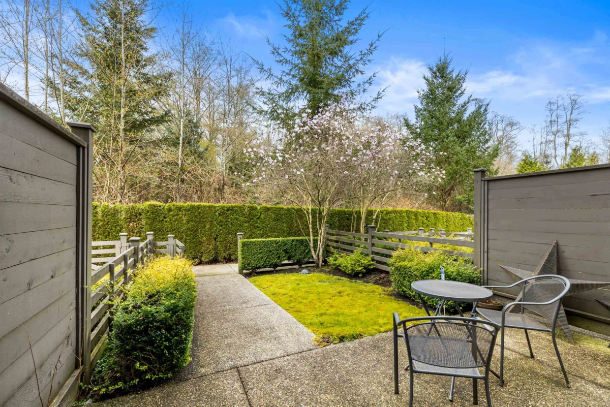 Dining Area Photo of 40 15405 31 Avenue, Surrey, BC