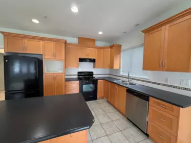 Kitchen Island Photo of 19590 Shingle Bolt Crescent, Pitt Meadows, BC