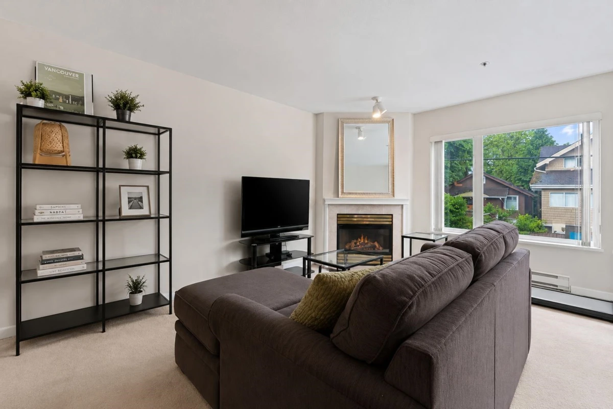 Dining Area Photo of 108 3250 W Broadway, Vancouver, BC