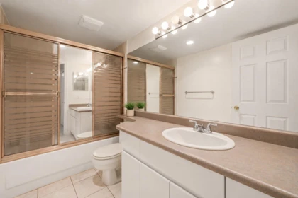 Hallway Photo of 108 3250 W Broadway, Vancouver, BC