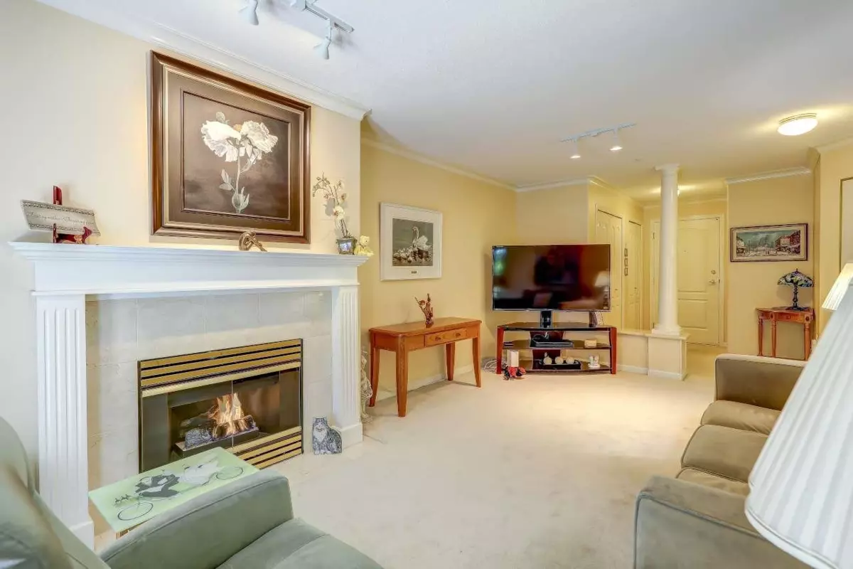 Family Room Photo of 308 1929 154 Street, Surrey, BC