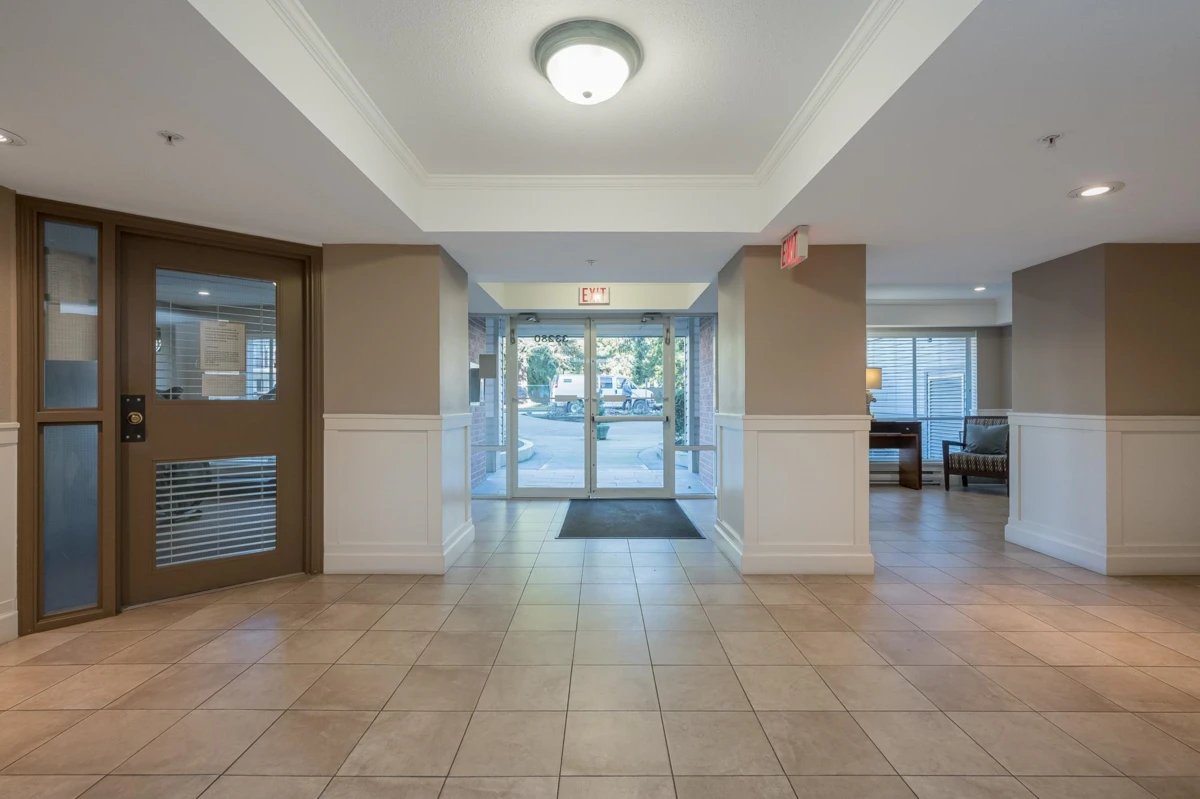 Family Room Photo of 302 33280 E Bourquin Crescent, Abbotsford, BC