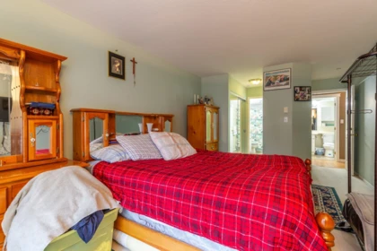 Basement Recreation Room Photo of 302 33280 E Bourquin Crescent, Abbotsford, BC
