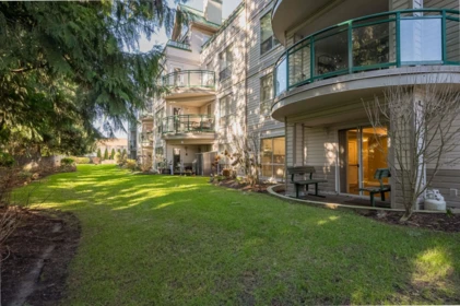 Outdoor Kitchen Photo of 302 33280 E Bourquin Crescent, Abbotsford, BC