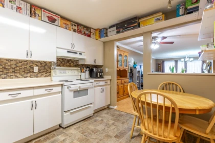 Primary Bedroom Photo of 302 33280 E Bourquin Crescent, Abbotsford, BC
