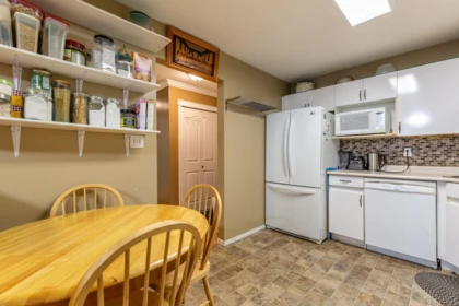 Walk-In Closet Photo of 302 33280 E Bourquin Crescent, Abbotsford, BC