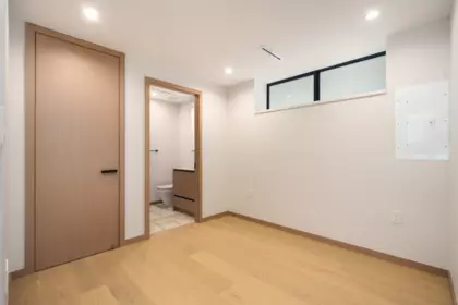 Hallway Photo of 1 1448 E 30th Avenue, Vancouver, BC