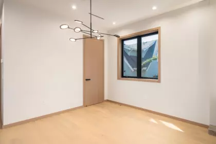 Primary Bathroom Photo of 1 1448 E 30th Avenue, Vancouver, BC