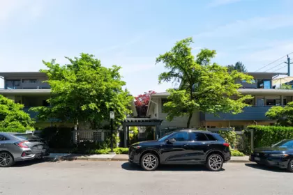 Hot Tub / Spa Photo of 3 2118 Eastern Avenue, North Vancouver, BC