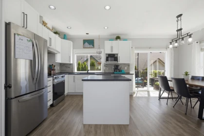 Kitchen Island Photo of 23 6498 Southdowne Place, Chilliwack, BC