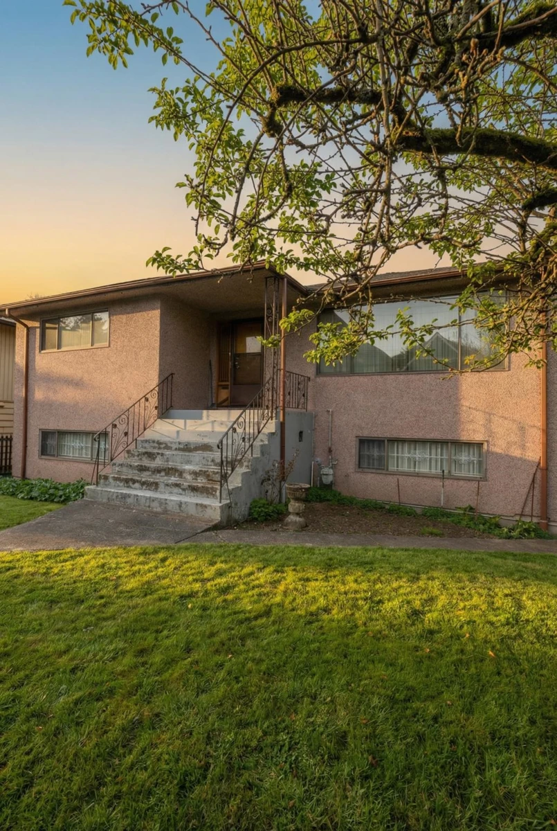 Family Room Photo of 1955 Turner Street, Vancouver, BC